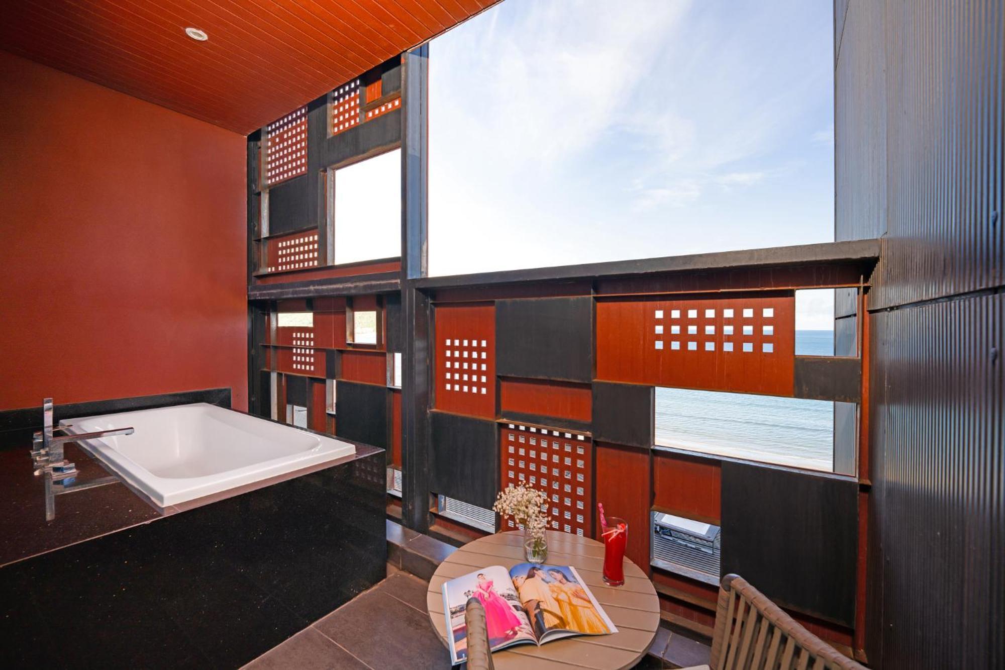The Code Hotel & Spa Дананг Экстерьер фото